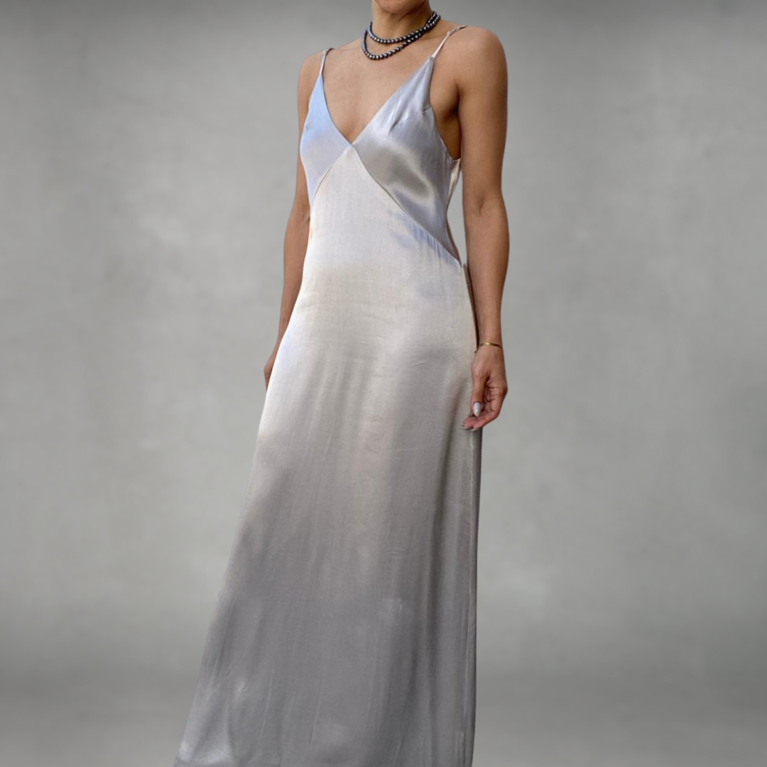 Vestido satinado gris