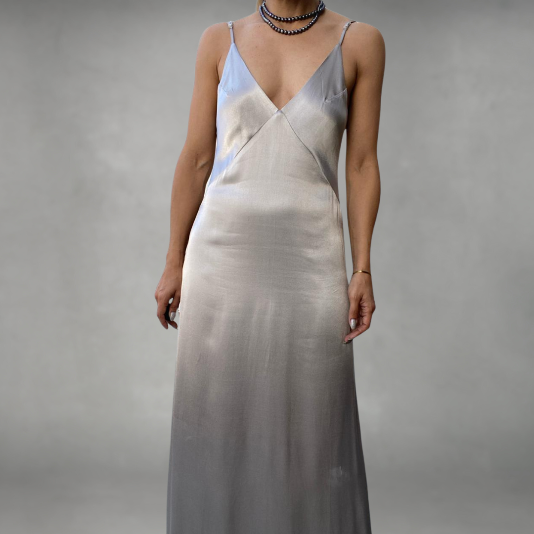 Vestido satinado gris